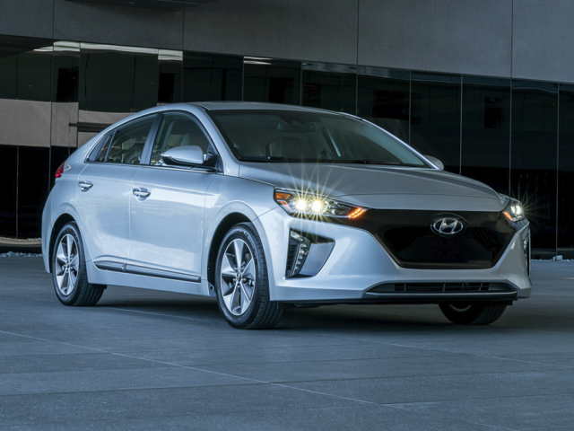 2017 silver hyundai ioniq electric