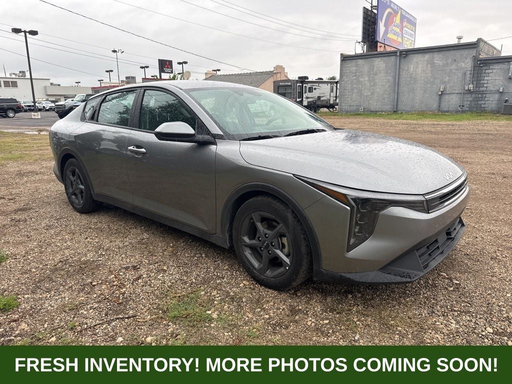 2025 Kia K4 LXS AT's photo