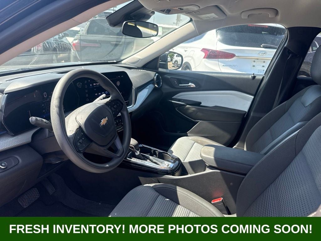 2025 Chevrolet Trax LT - Photo 8